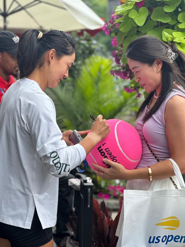 1725239941706004896.jpg 现场比分-王雅繁:从网球就是生活,打到生活大于网球