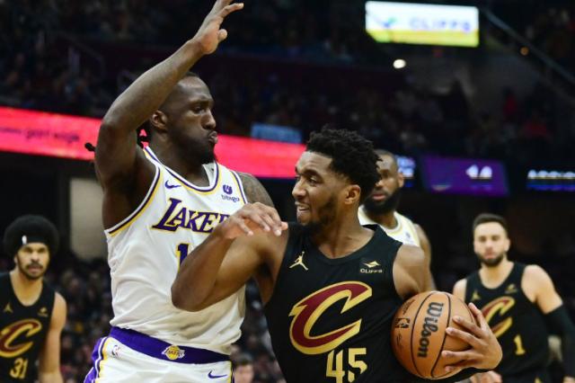 赛事走势-米切尔回归首战末节哑火 湖人奇兵成防守关键