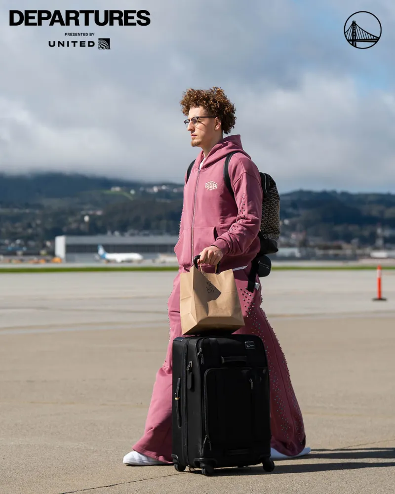 赛事走势-连续客场！勇士官方晒球员登机照，明日将对阵西部第三火箭