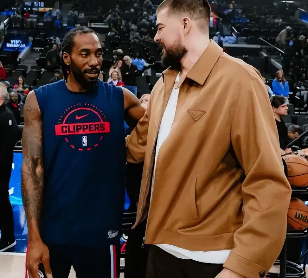 赛事走势-NBA积分榜又乱了！雷霆4连胜排第1，快船稳9冲8，开拓者排第10