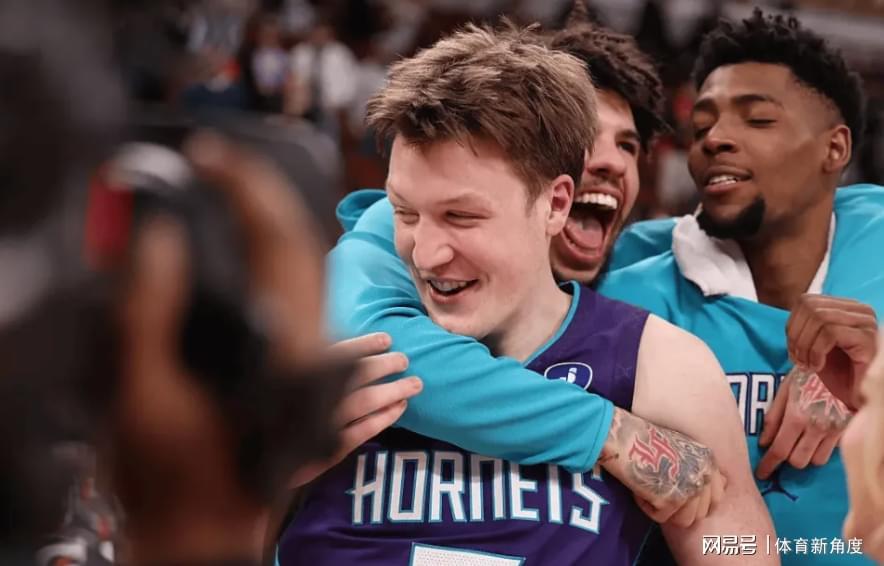 足球即时比分-狂送29分，6连胜的“三少”，东部格局要变了