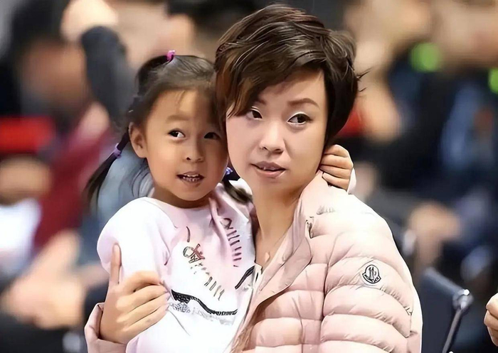 百家欧指-17年恩爱敌不过现实，65岁徐威明显苍老，45岁张怡宁依旧惊艳|马艳红|北京奥运会|爱情|乒乓球|陈梦_新浪体育_新浪新闻