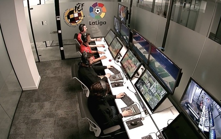 VAR的划线为啥这么歪，中国女足的进球真的不越位？